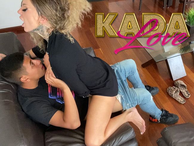 KADA LOVE Porno Video: Im Wartezimmer verführt